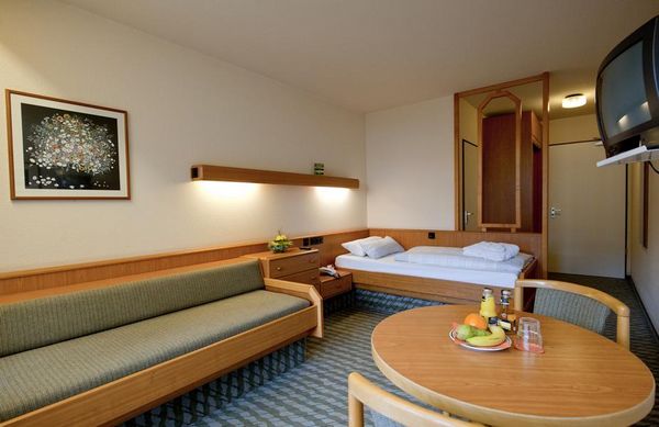 Hier sehen wir Patientenzimmer